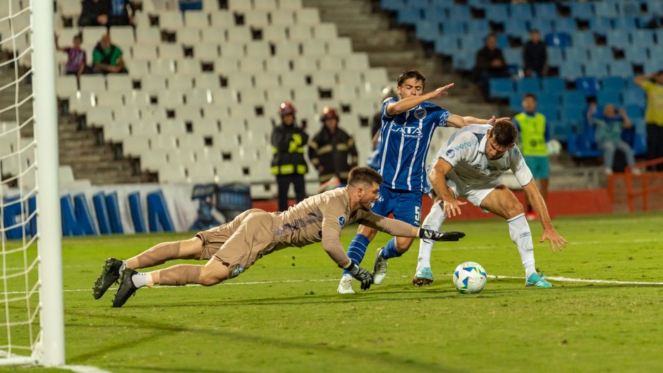 Kèo thơm 22/08: Kairat Almaty trút giận trên sân nhà