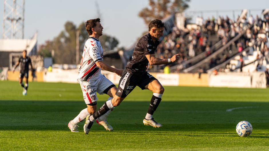 Kèo thơm 27/08: Colo Colo nghiền nát Union Espanola trên sân nhà